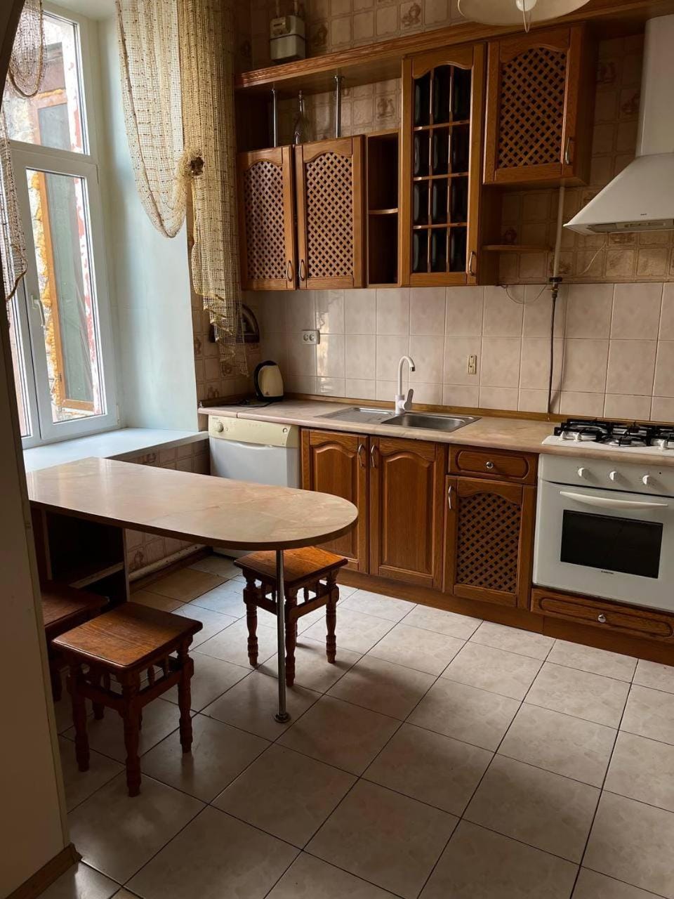 Kitchen or kitchenette, Dining area, stove