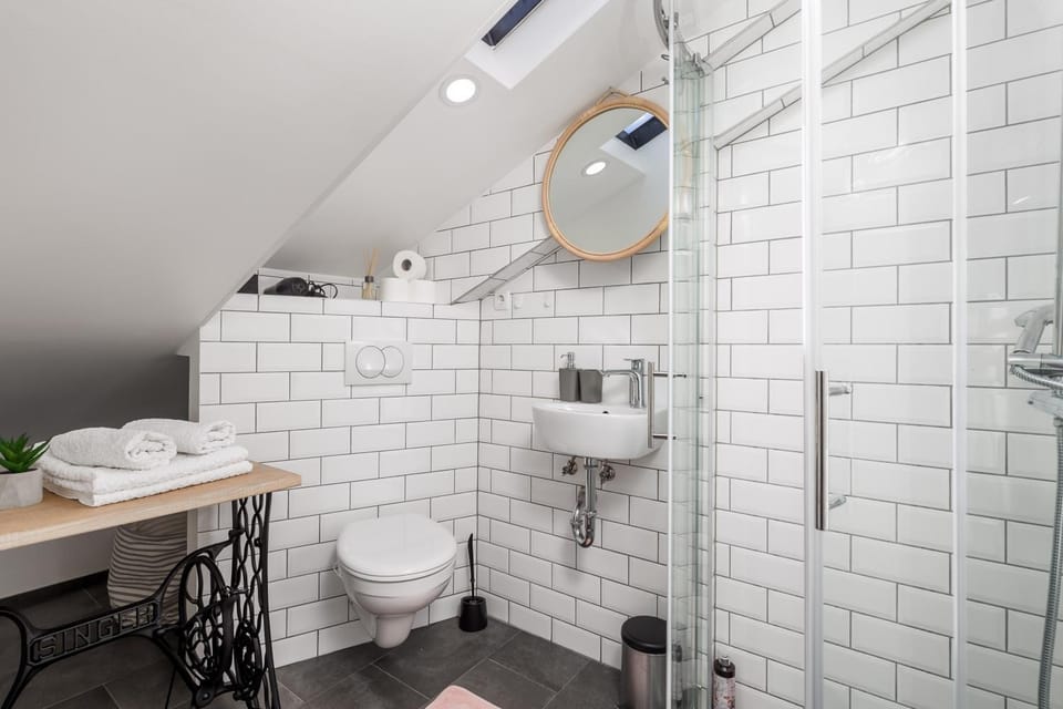 Toilet, Bathroom, towels