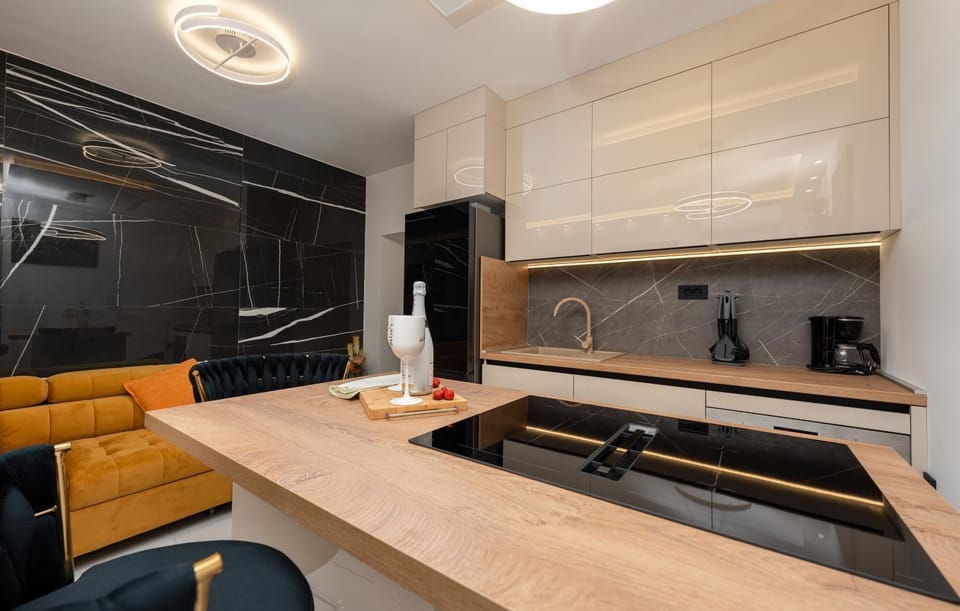 Kitchen or kitchenette, Food and drinks, Food, stove