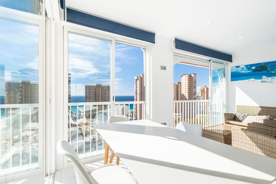Day, Natural landscape, View (from property/room), Balcony/Terrace, Living room, City view, Sea view