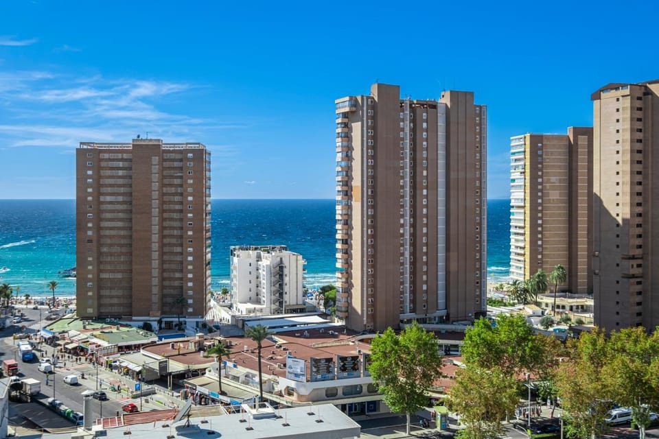 Off site, Day, Neighbourhood, Natural landscape, Beach, City view, Sea view, Street view, Location