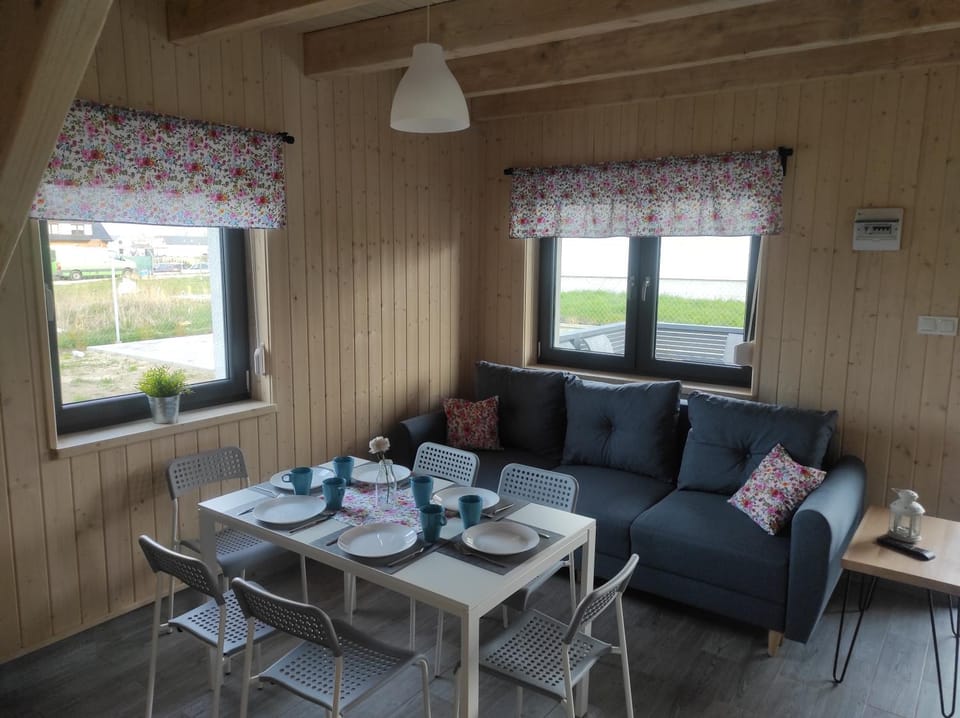 Property building, Seating area, Dining area