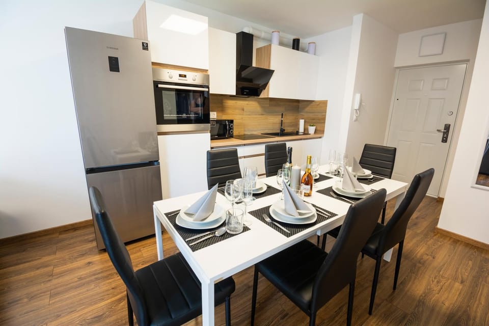 Kitchen or kitchenette, Dining area, pet friendly, stove