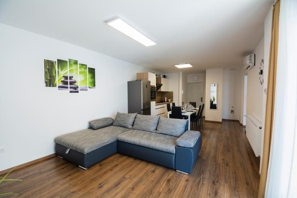 Kitchen or kitchenette, Living room, air conditioner, air conditioner