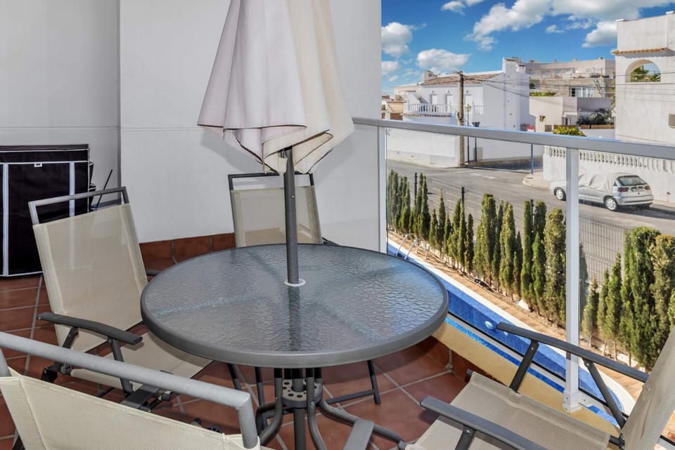 Fantastic 2 bedroom fully furnished modern apartment in walking distance to all amenities Apartment in Vega Baja del Segura