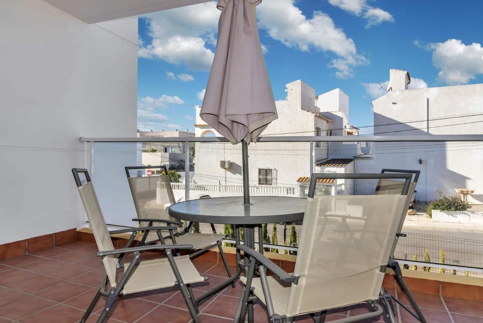 Fantastic 2 bedroom fully furnished modern apartment in walking distance to all amenities Apartment in Vega Baja del Segura