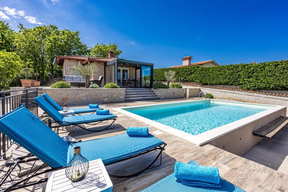 Property building, Patio, Day, Natural landscape, Garden, Seating area, Garden view, Pool view, Swimming pool, sunbed
