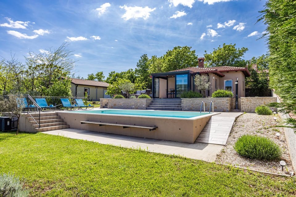 Property building, Day, Garden, Garden view, Pool view, Swimming pool, sunbed