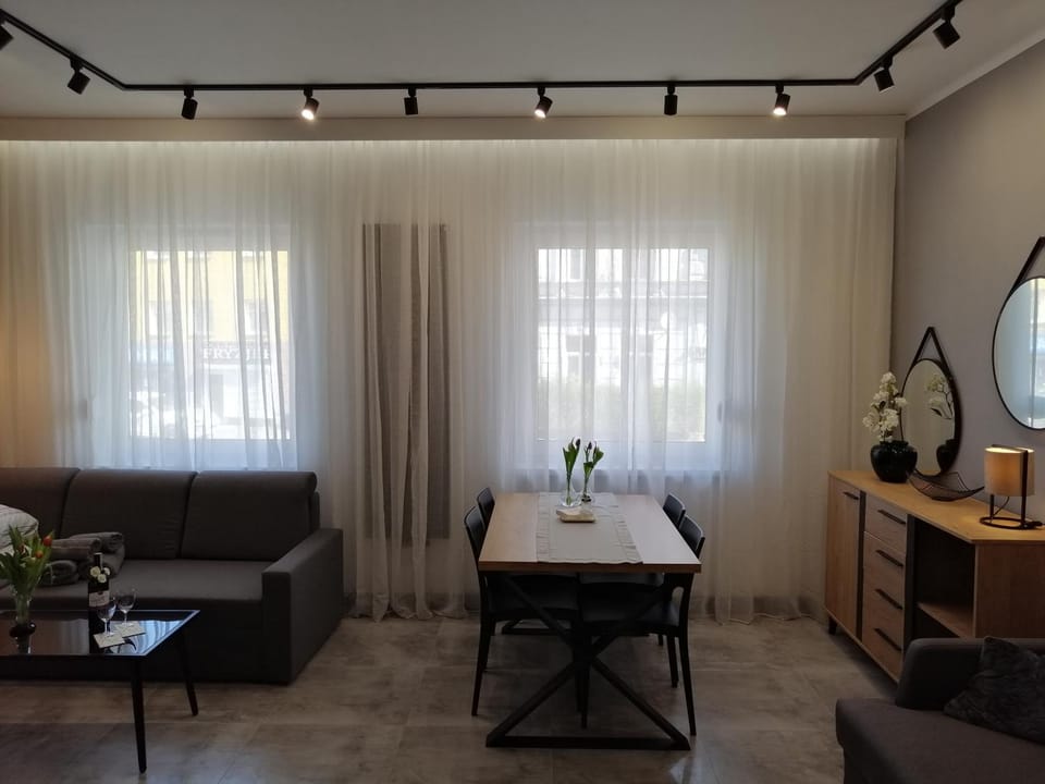 Noce w Jelonce - Nowoczesny Apartament typu Studio w Centrum Jeleniej G - z garażem dla 1-4 osób Apartment in Lower Silesian Voivodeship
