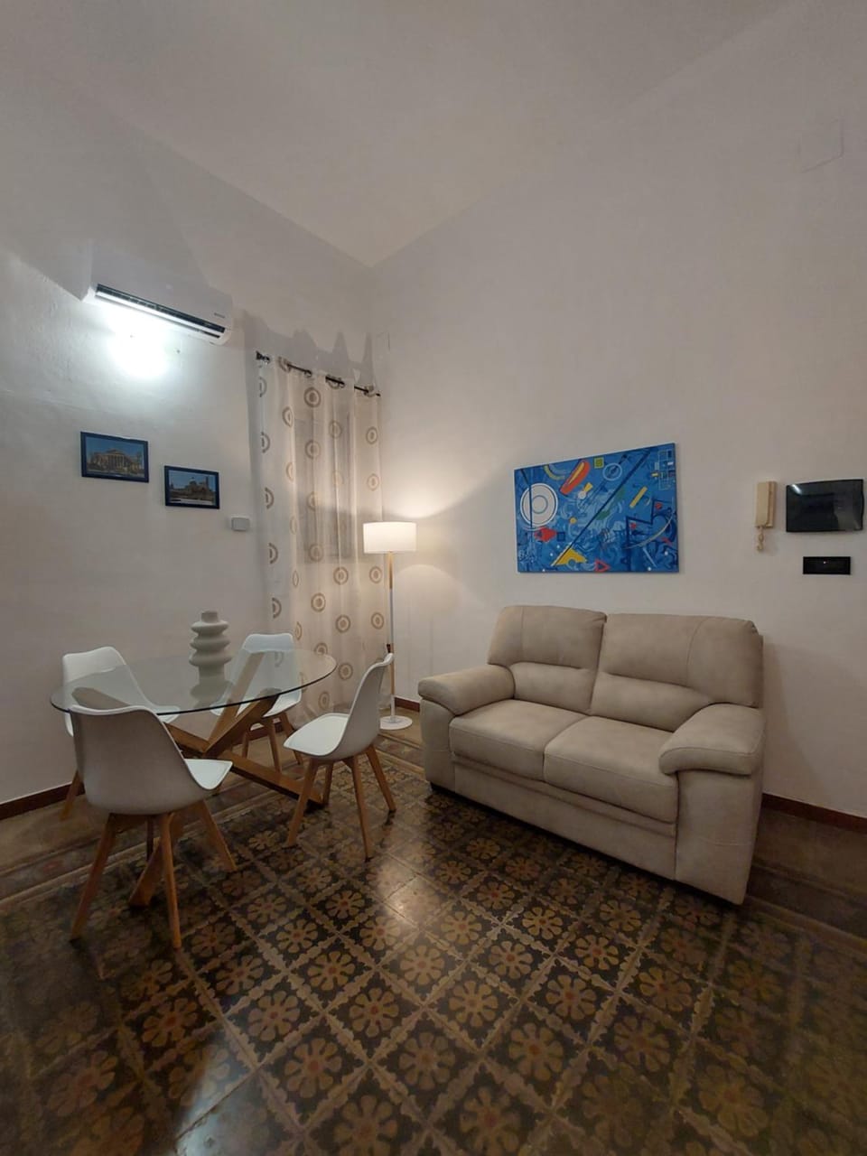 Seating area, Dining area
