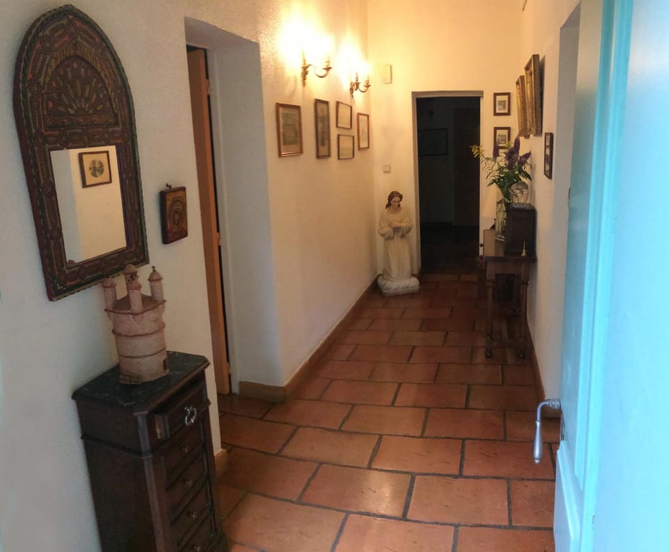 Lobby or reception, Internal: Not applicable to any particular room
