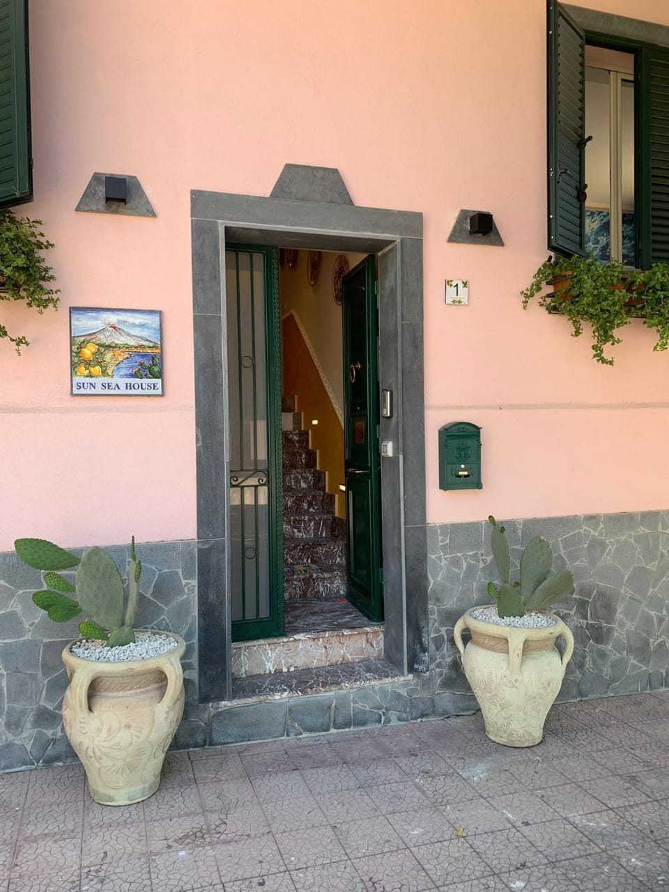 Facade/entrance, Logo/Certificate/Sign