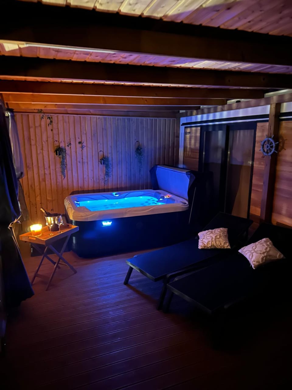 Bed, Hot Tub