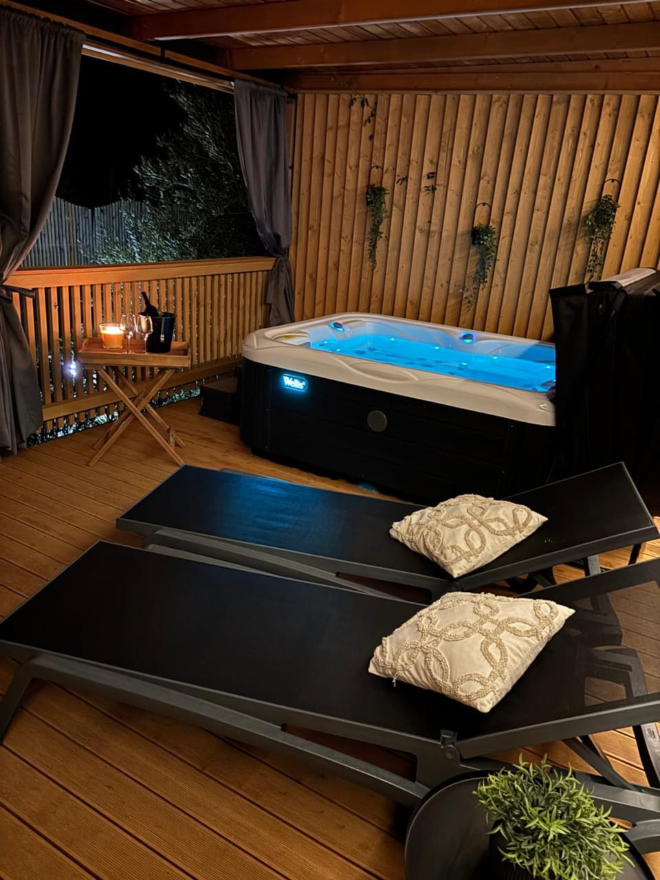 Natural landscape, Hot Tub, Pool view, Swimming pool, sunbed