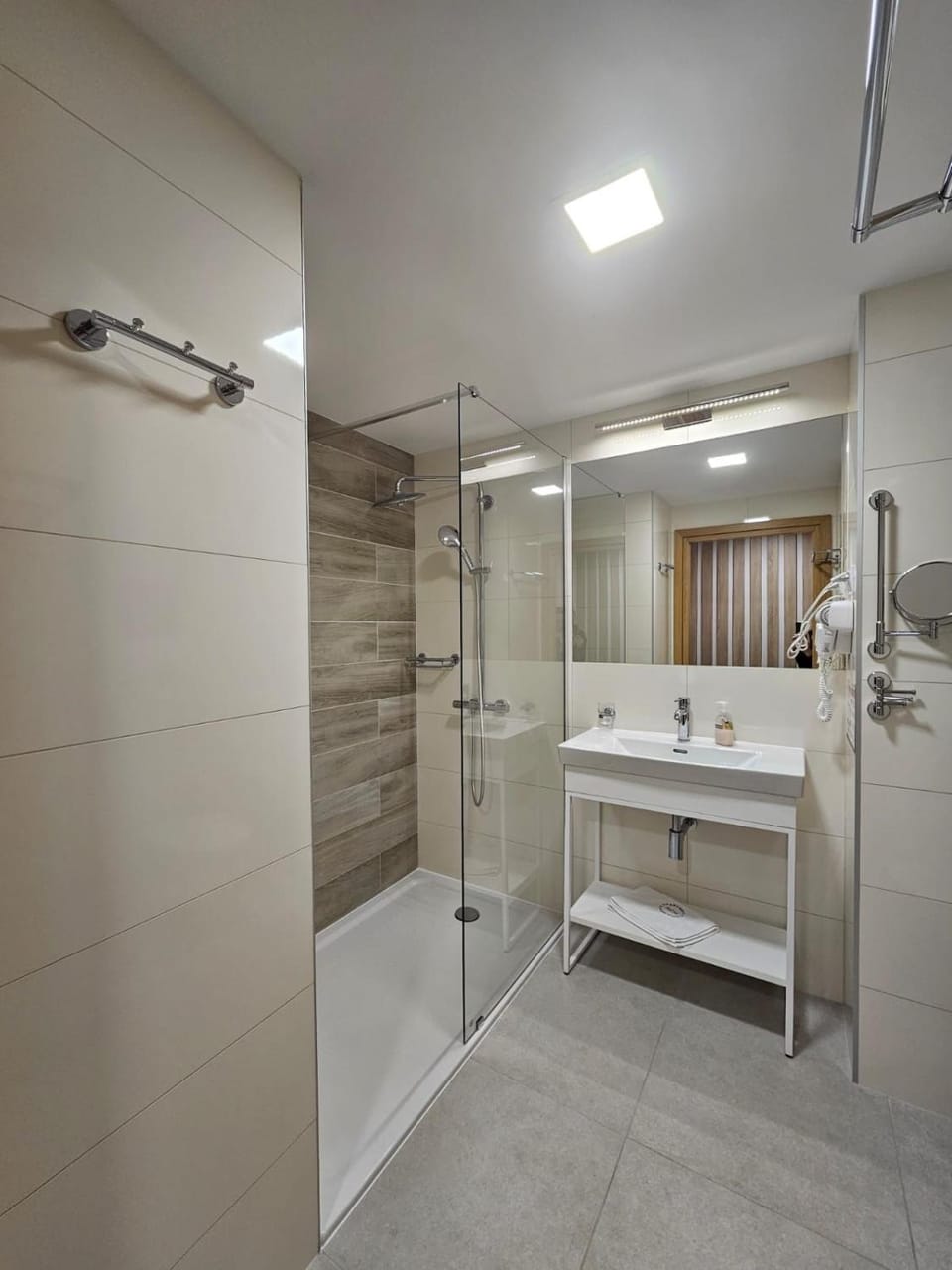 Shower, Bathroom, towels