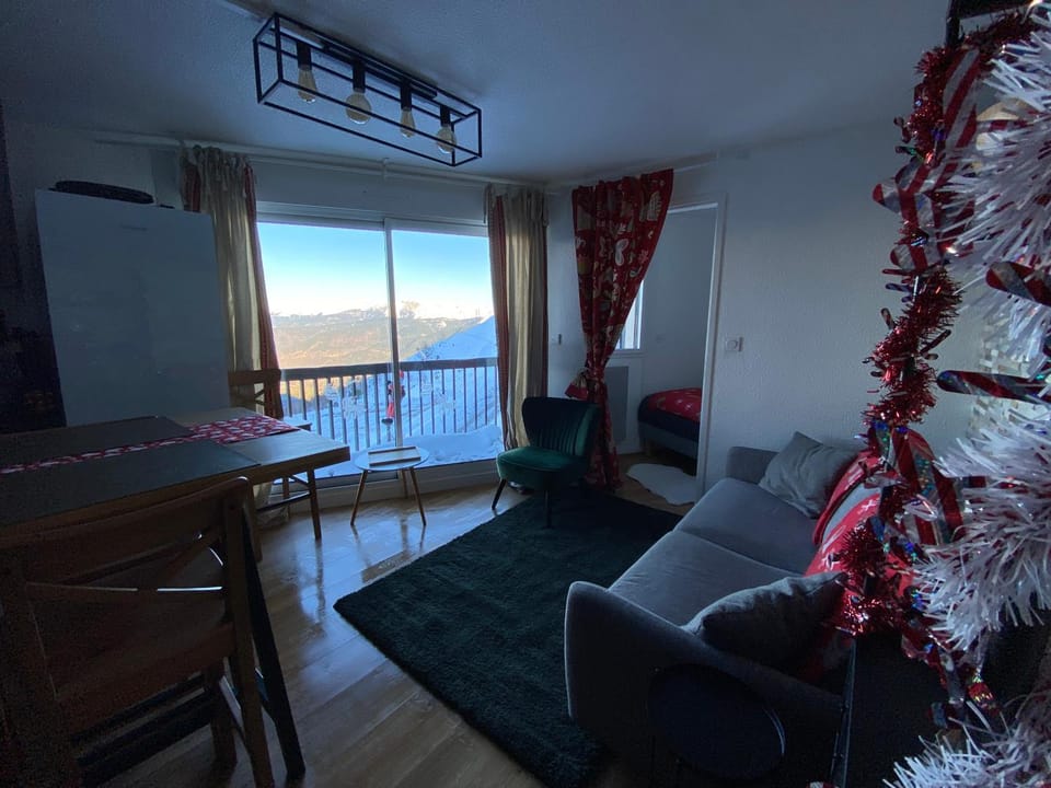 Magnifique T3 au Pla D Adet (Saint Lary)grand confort entièrement refait à neuf avec une vue exceptionnelle sur la vallée Apartment in Saint-Lary-Soulan