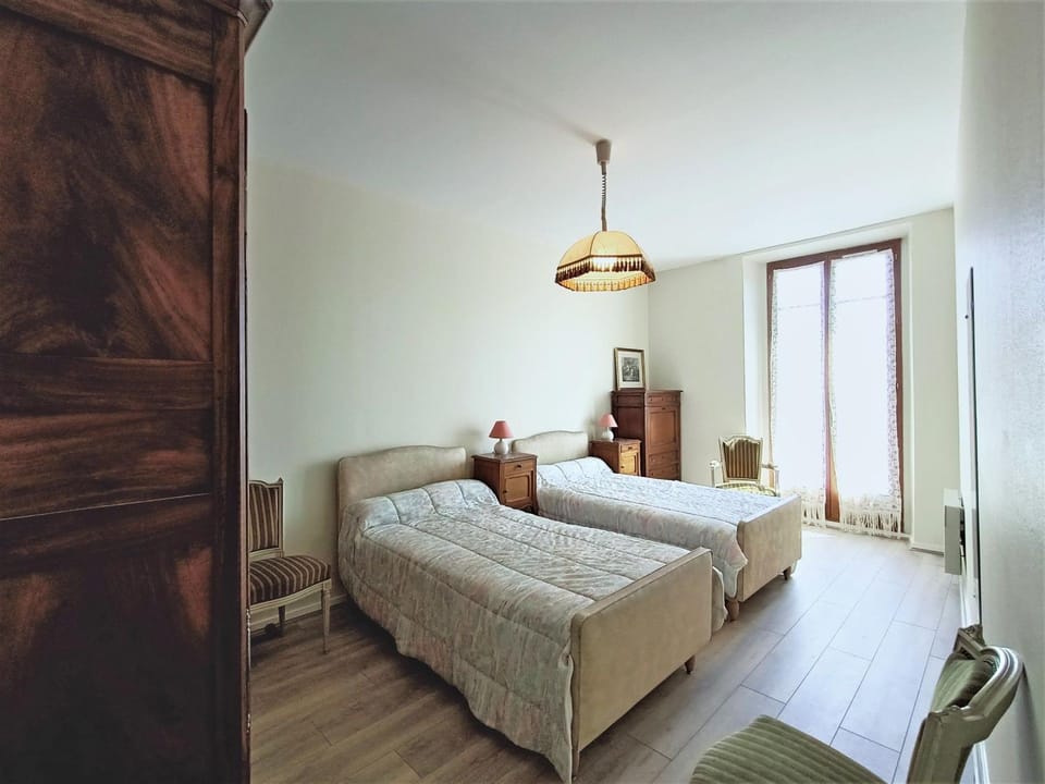 T2 Central Aix-les-Bains, Lumineux, Animaux Acceptés, Parking - FR-1-555-48 Apartment in Aix-les-Bains