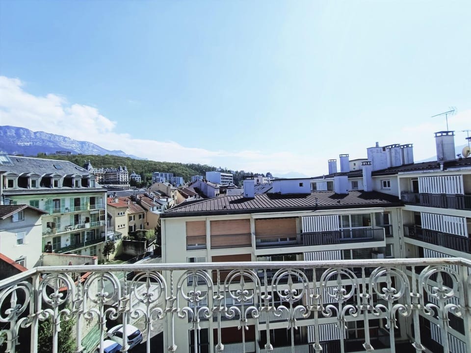 T2 Central Aix-les-Bains, Lumineux, Animaux Acceptés, Parking - FR-1-555-48 Apartment in Aix-les-Bains