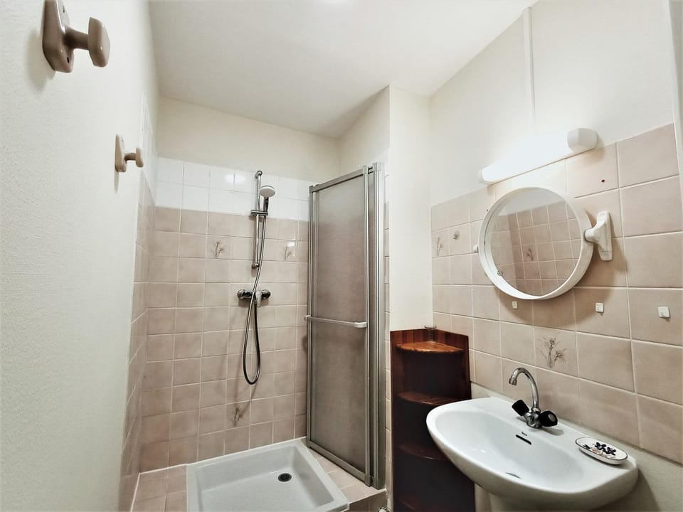 T2 Central Aix-les-Bains, Lumineux, Animaux Acceptés, Parking - FR-1-555-48 Apartment in Aix-les-Bains