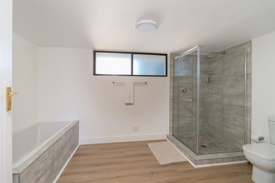 Shower, Toilet, Bathroom, Bath