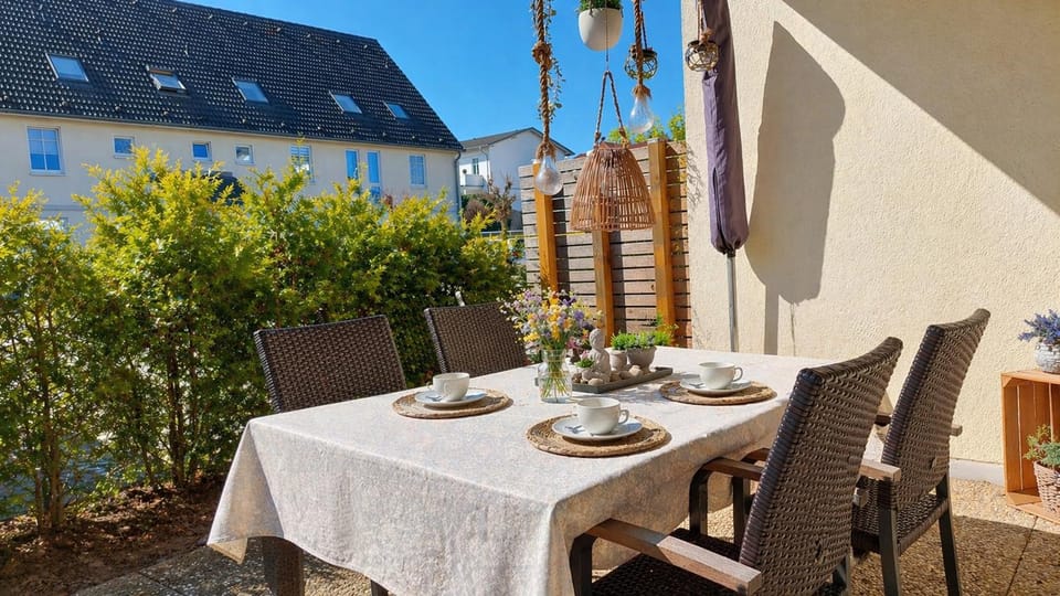 Patio, Balcony/Terrace, Food