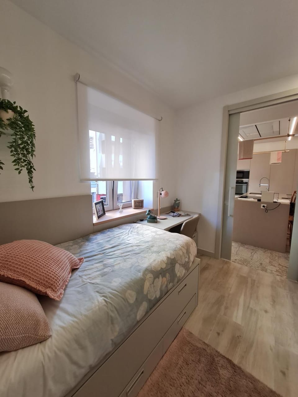 Bed, Kitchen or kitchenette, Bedroom