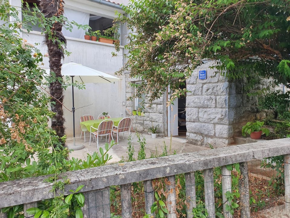 Patio, Facade/entrance, Balcony/Terrace