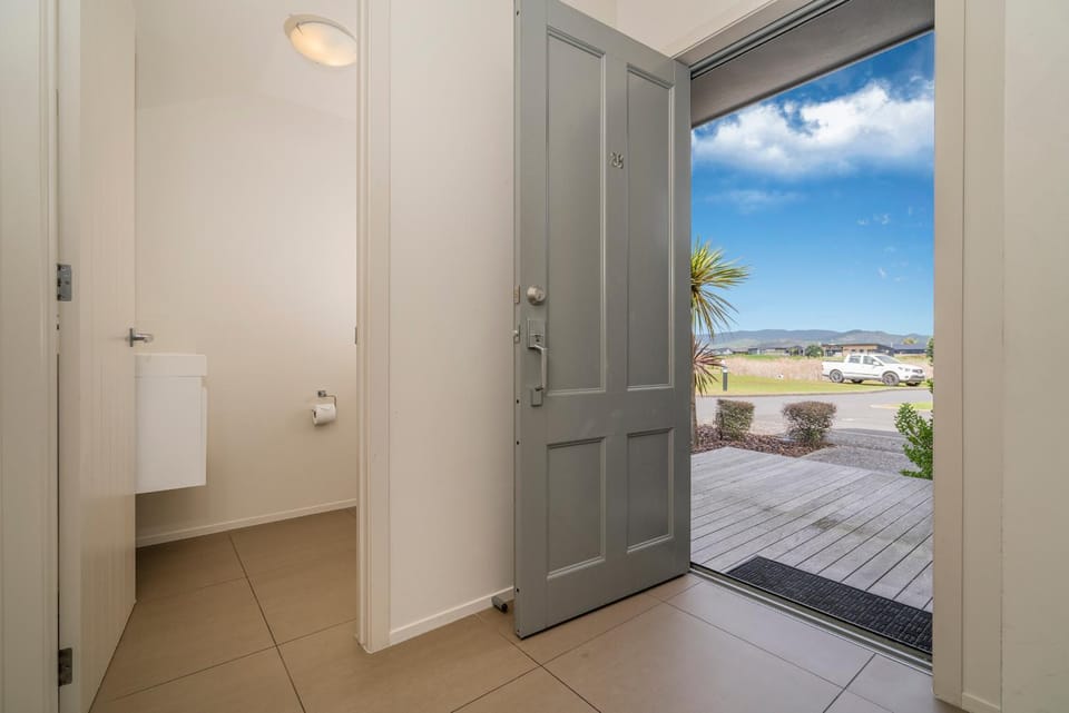 Matarangi Lakeside Gem - Golfers Dream! Apartment in Auckland Region