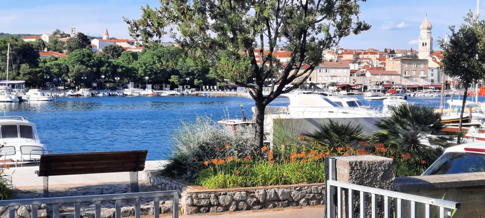 Neighbourhood, Sea view