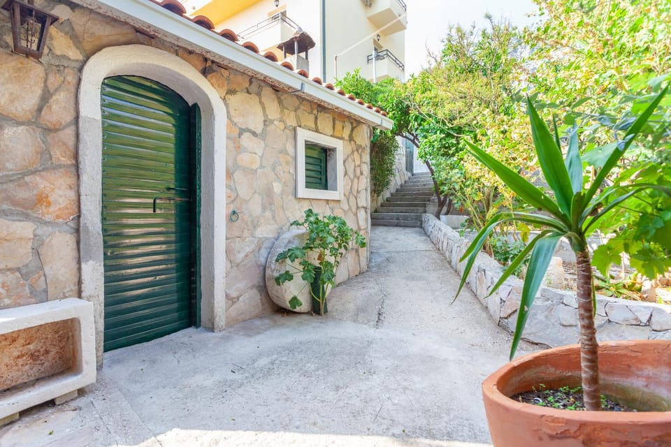 Sea and Lemon Tree apartment Apartment in Split-Dalmatia County