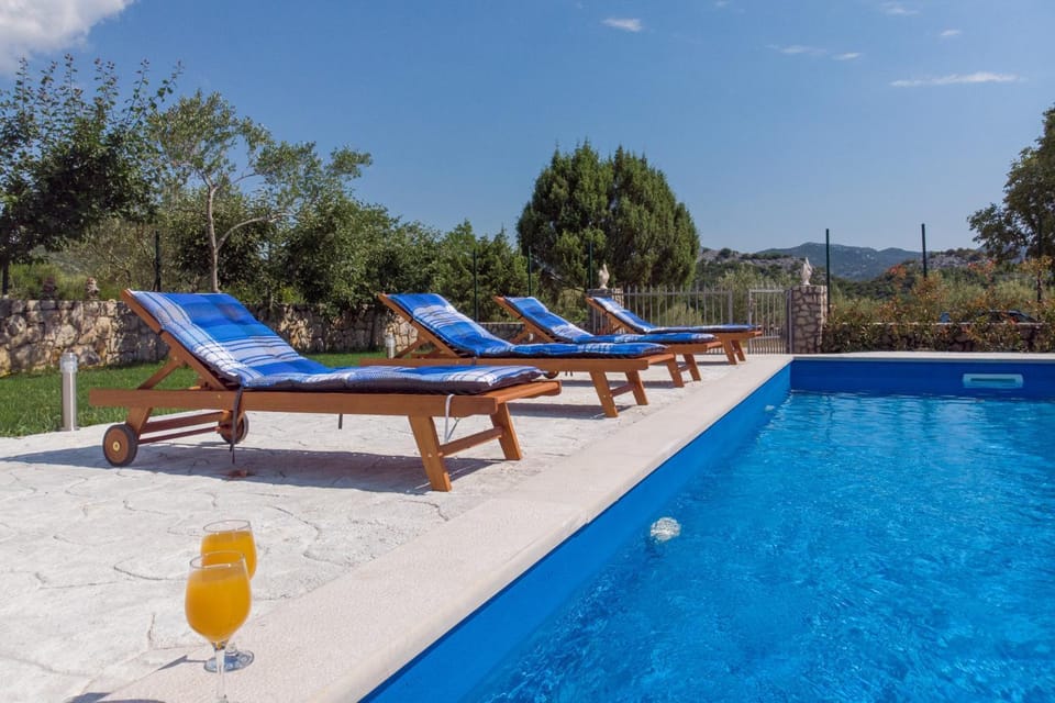Swimming pool, Swimming pool