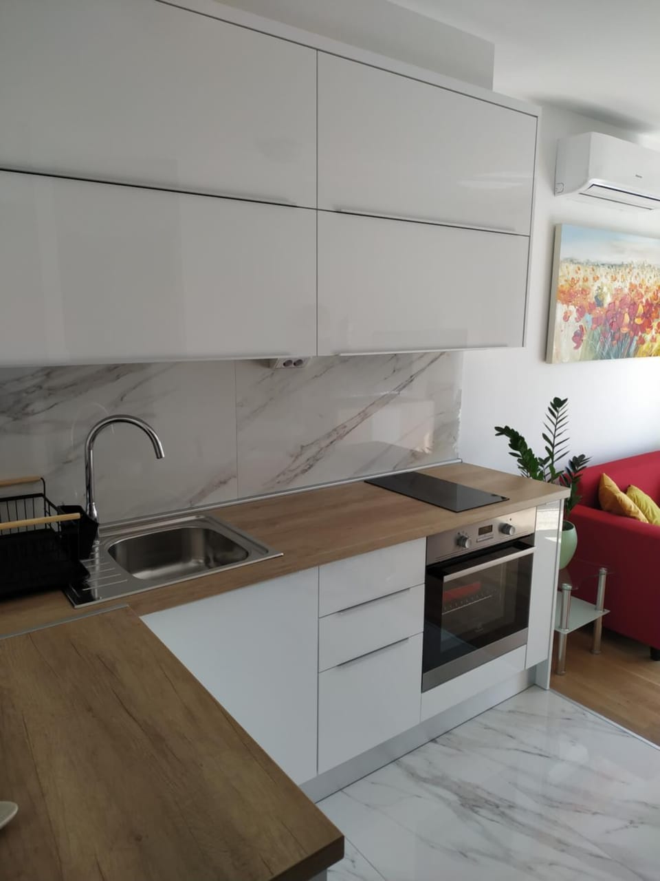 Kitchen or kitchenette, Seating area