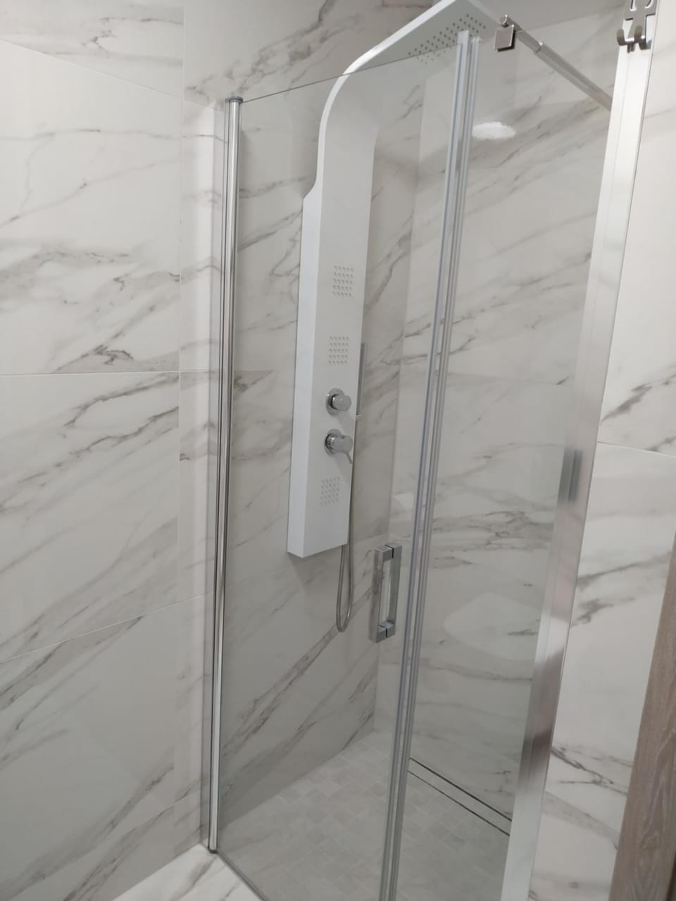 Shower, Toilet