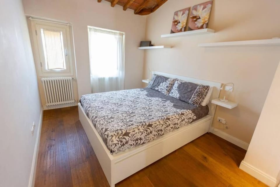 Cozy apartment in San Frediano Apartment in Florence