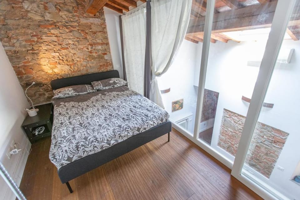 Cozy apartment in San Frediano Apartment in Florence