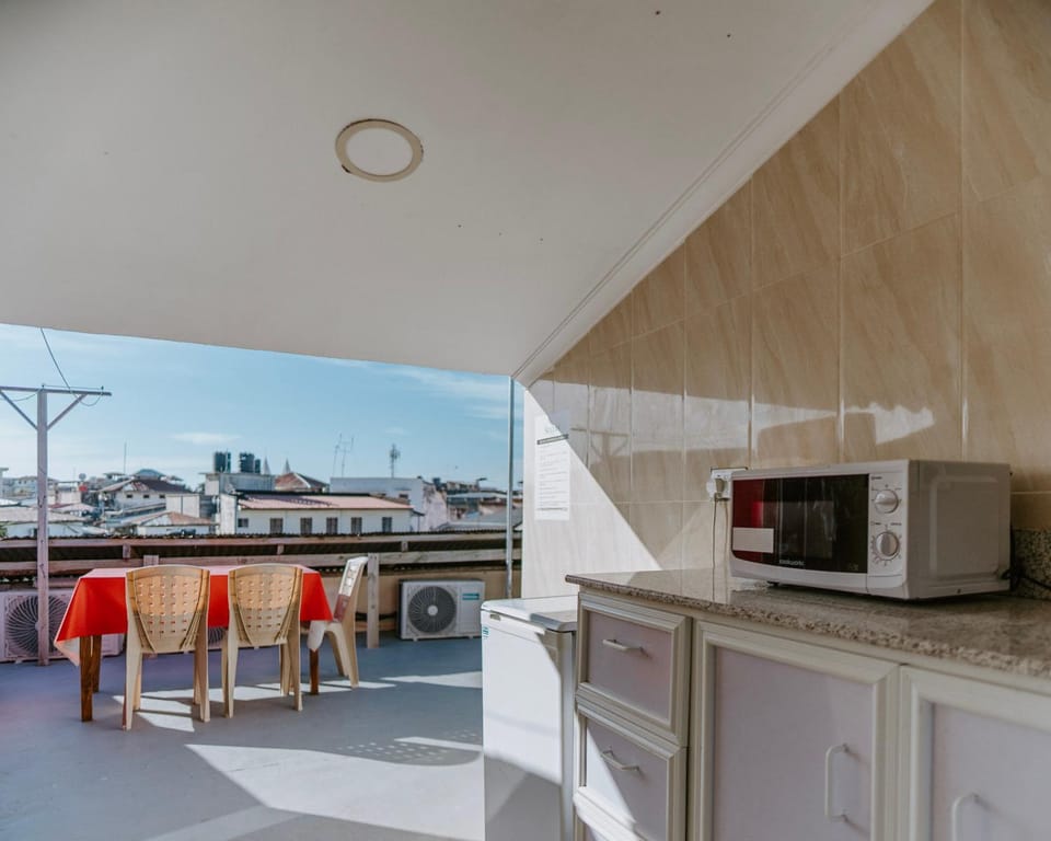 Coffee/tea facilities, View (from property/room), Balcony/Terrace, Kitchen or kitchenette, Dining area, City view