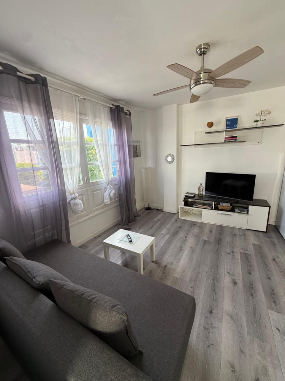 TV and multimedia, Living room, Seating area