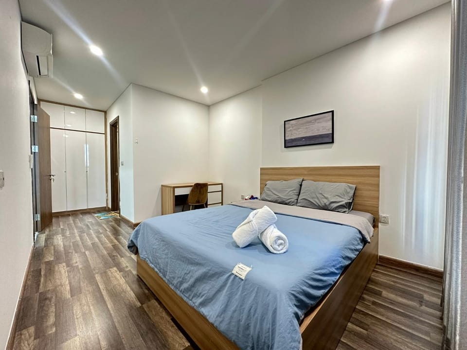 Bed, Photo of the whole room, Bedroom, towels, wardrobe
