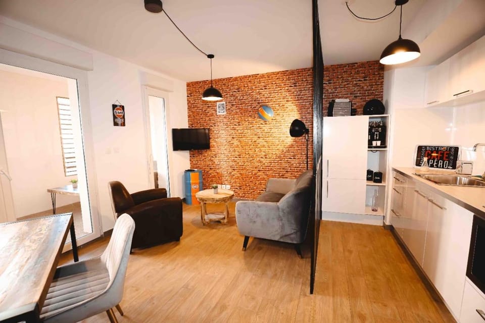 Kitchen or kitchenette, Living room
