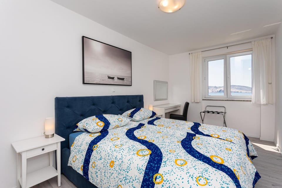 Bed, Bedroom, Sea view