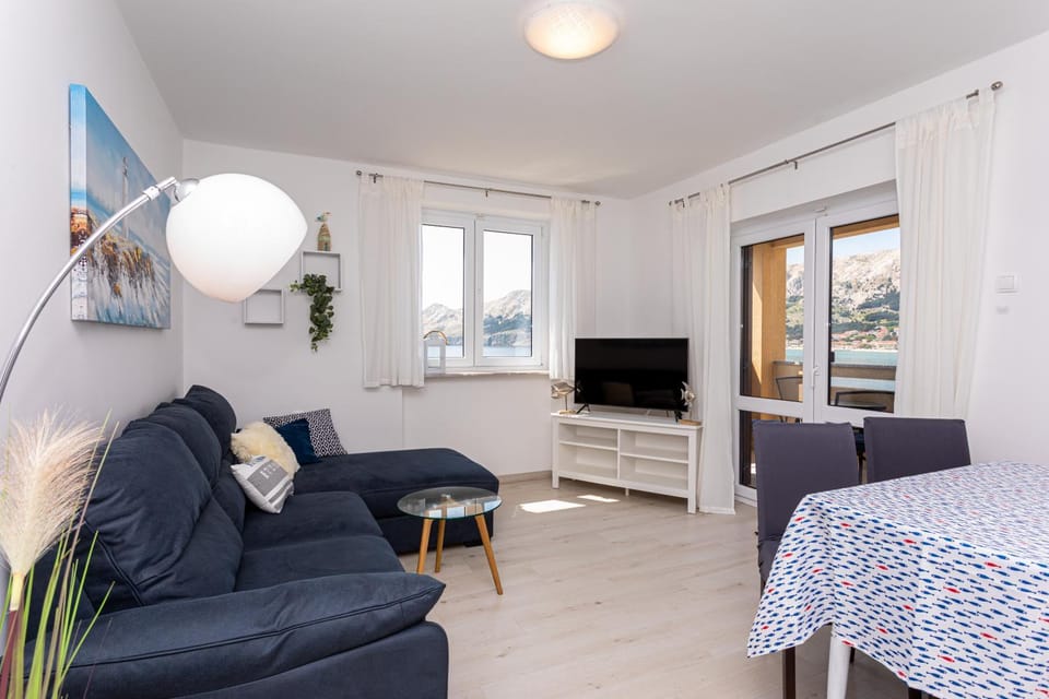 TV and multimedia, View (from property/room), Living room, Seating area, Sea view