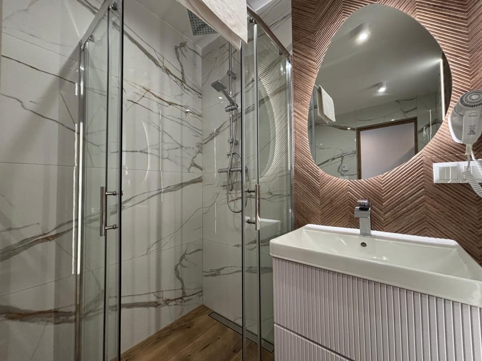 Shower, Bathroom, towels