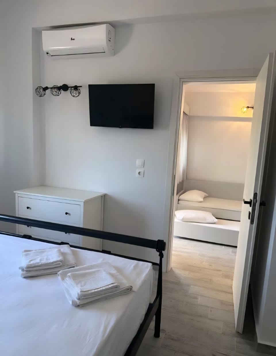 TV and multimedia, Bedroom, air conditioner