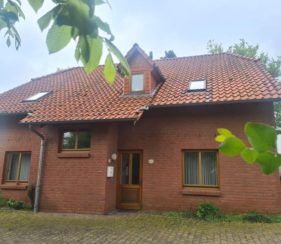 Schickebude-Steinhude-4-400m-zum-naechsten-oeffentlichen-Wasserzugang-5-Minuten-zur-Badeinsel-ruhige-Lage-mit-schoenem-Aussenbereich Apartment in Wunstorf
