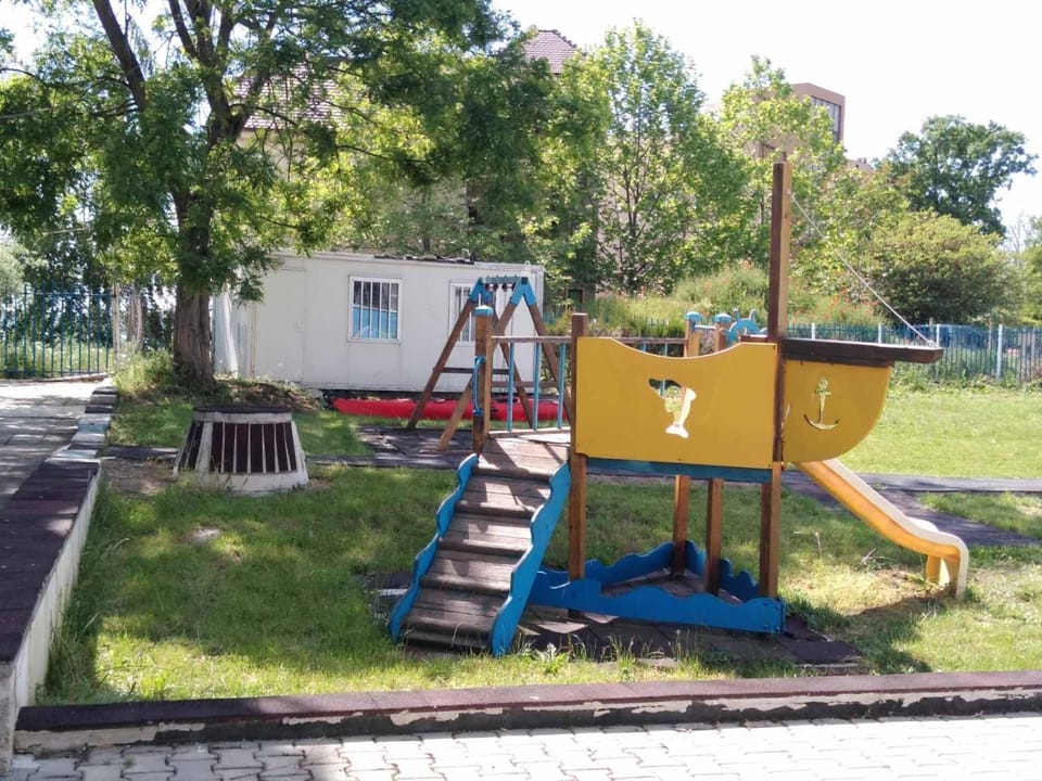 Day, Children play ground