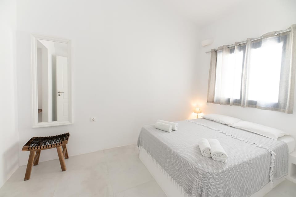 Bed, Bedroom, fireplace