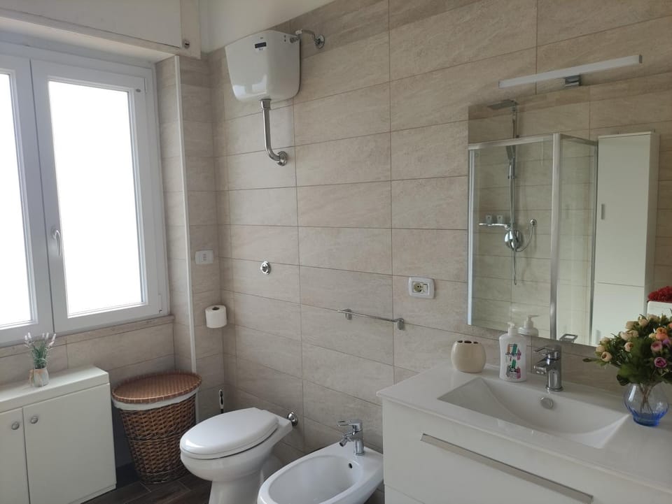 Toilet, Bathroom, bidet, towels