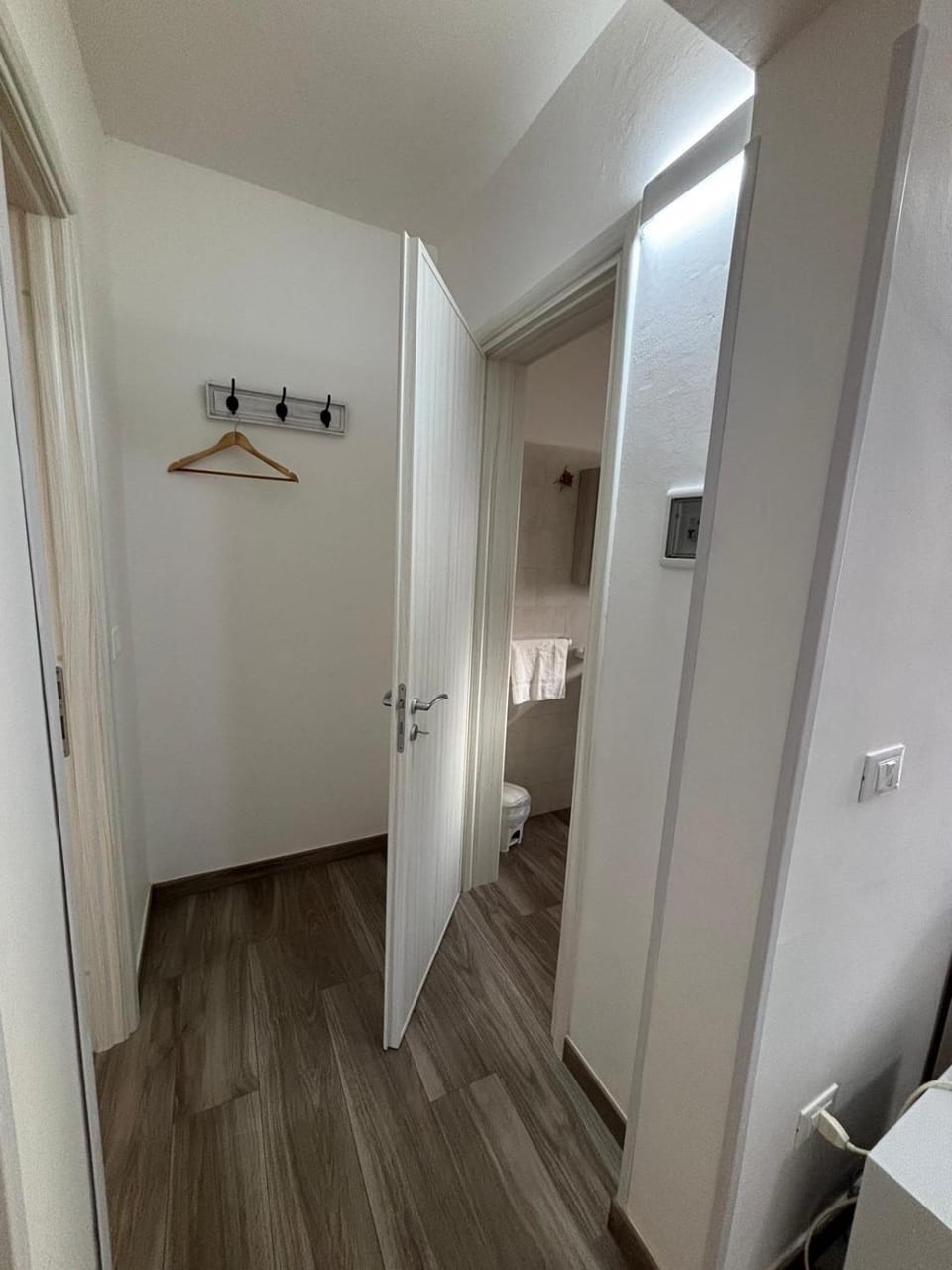 Photo of the whole room, wardrobe