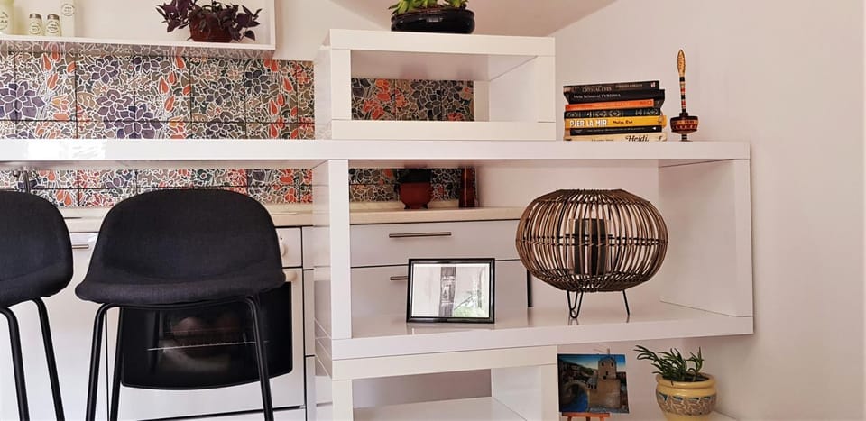 Kitchen or kitchenette, Seating area, Dining area