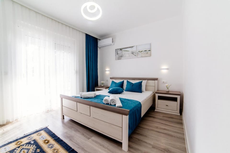 Bed, Photo of the whole room, Bedroom, towels, air conditioner